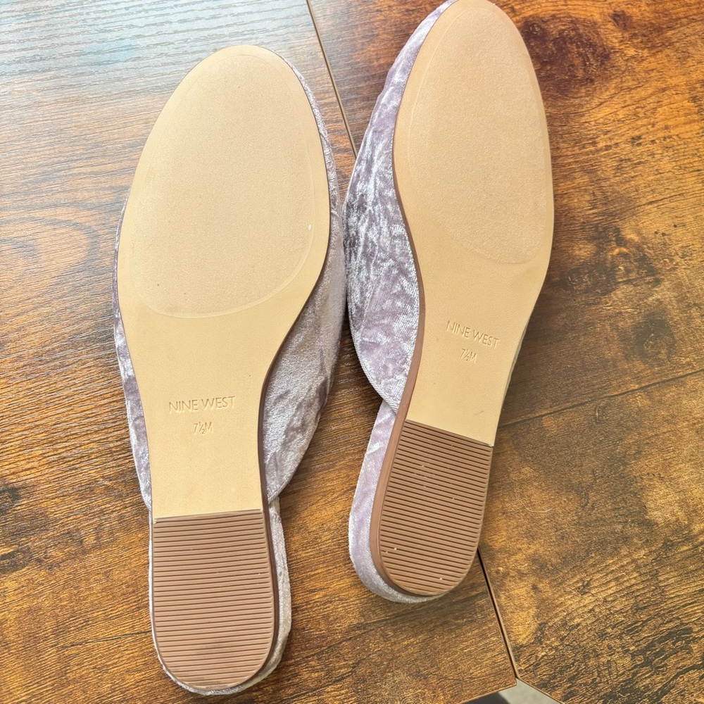 Nine West Lavender Velvet Mules with Dragonfly Embellishments 7.5 - Picture 6 of 8